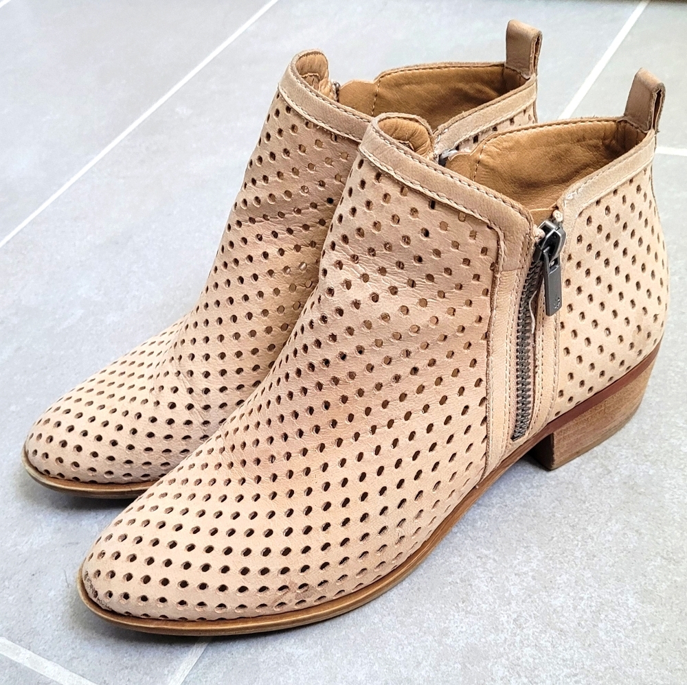 Lucky brand ankle boots nude suede.